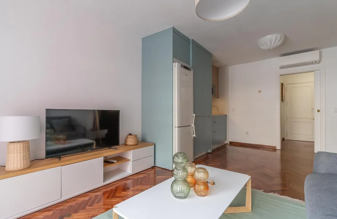 Brigth Stylish Studio - Gran Via-1